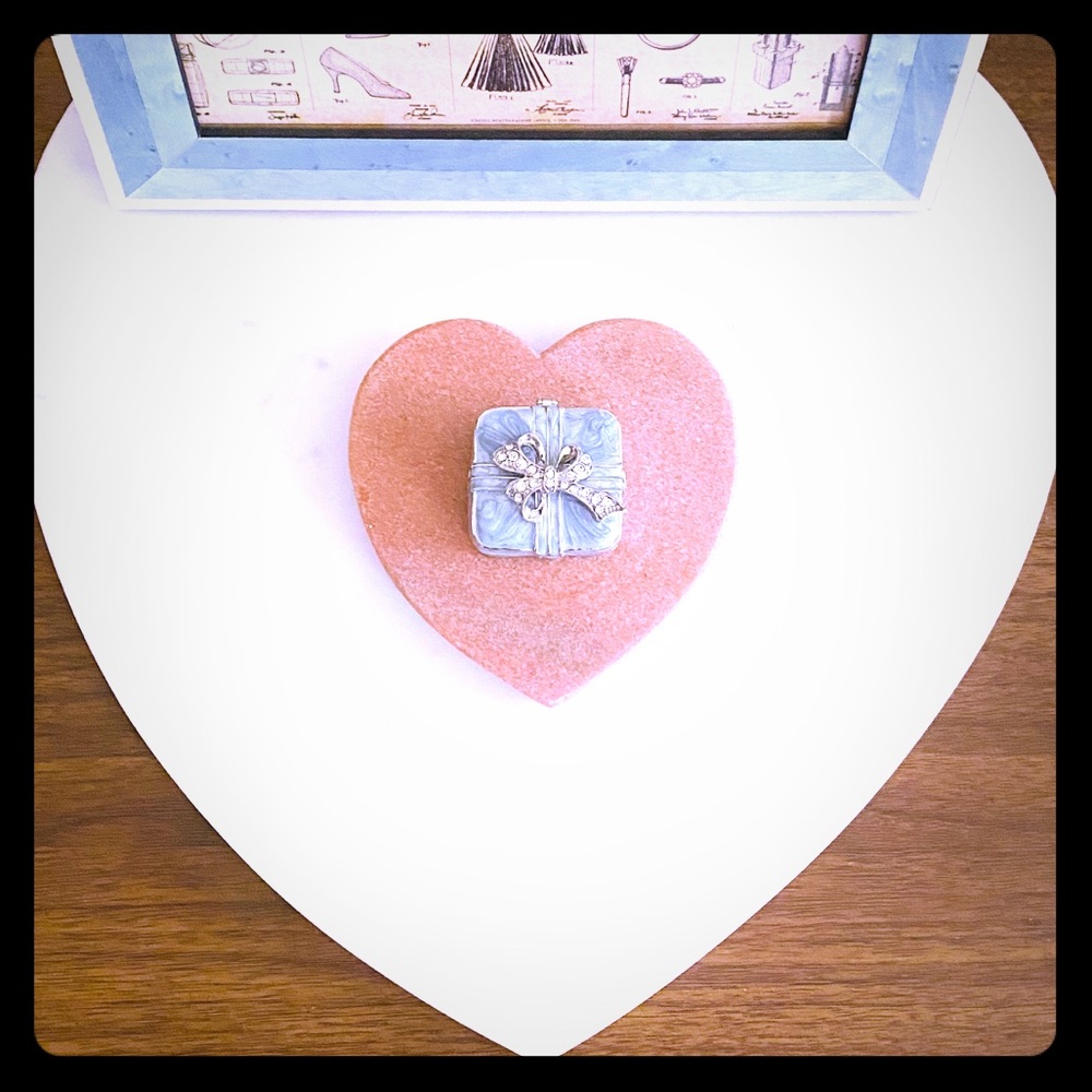 Present w. Bow Trinket Box